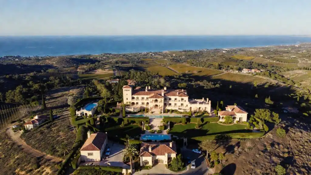 Stunning American home highlighting the best USA houses and real estate investment opportunities across the United States.