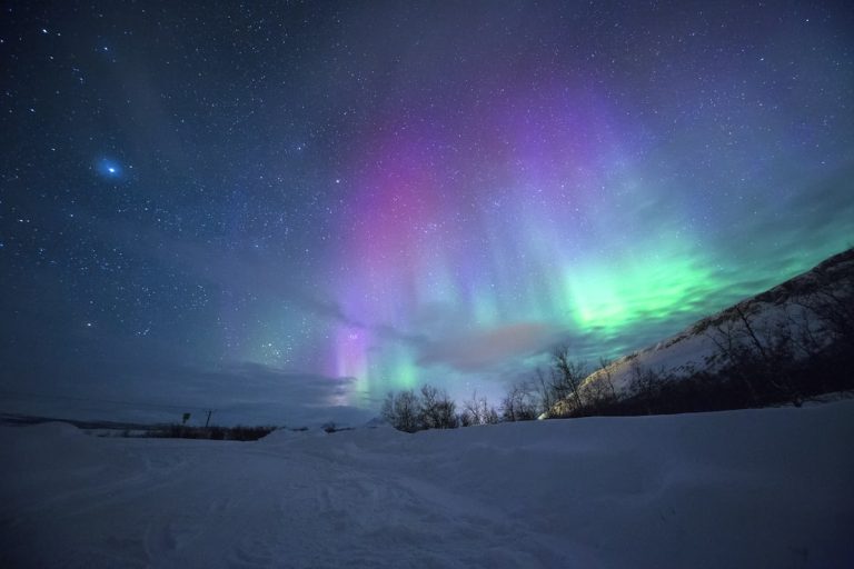 Alaska real estate overviews, including houses, new homes, land and state housing info and USAHouses.com market insights.