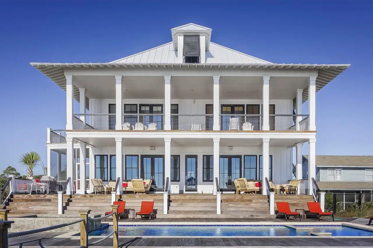 Luxury USA home with pool — USAHouses.com